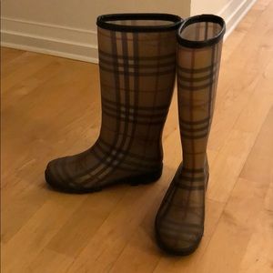 LIKE NEW Burberry rain boots